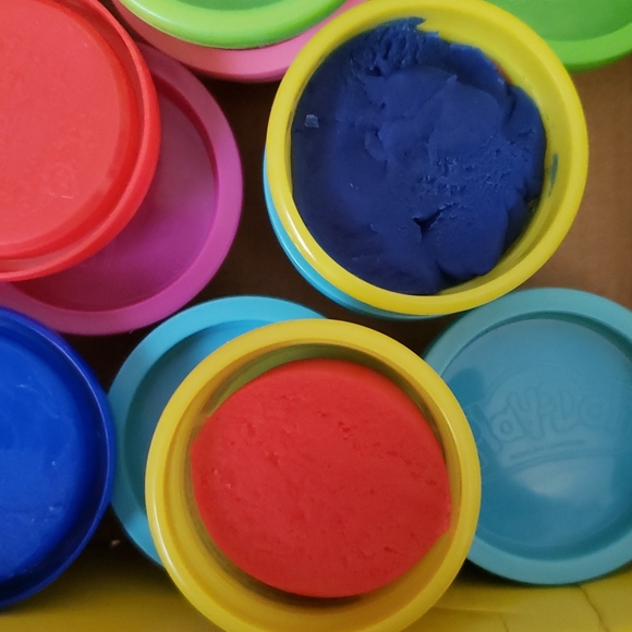 PLAY DOH, tools plus shapes - Picture 3 of 3